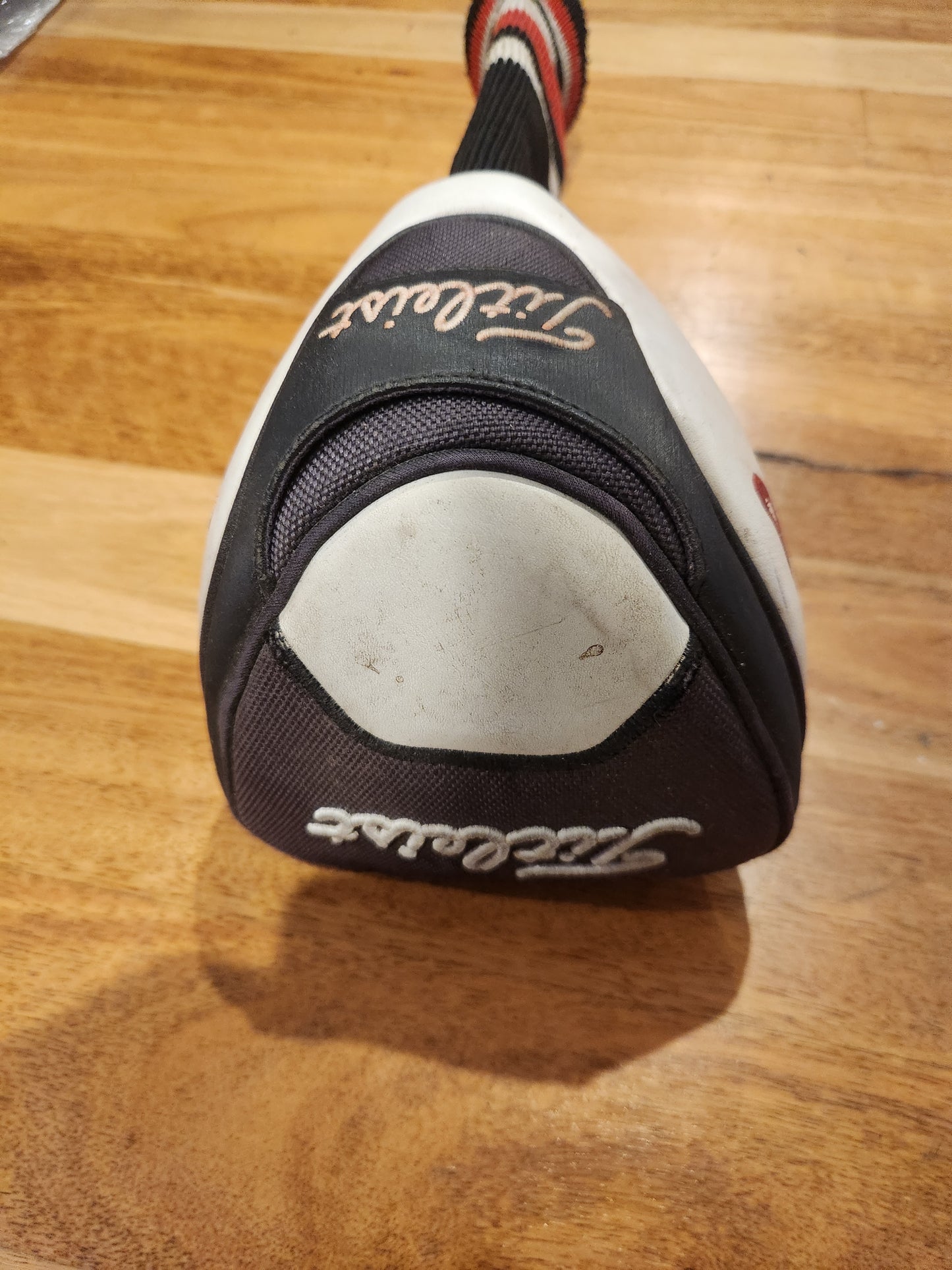 TITLEIST D910 9.5° DRIVER STIFF SHAFT