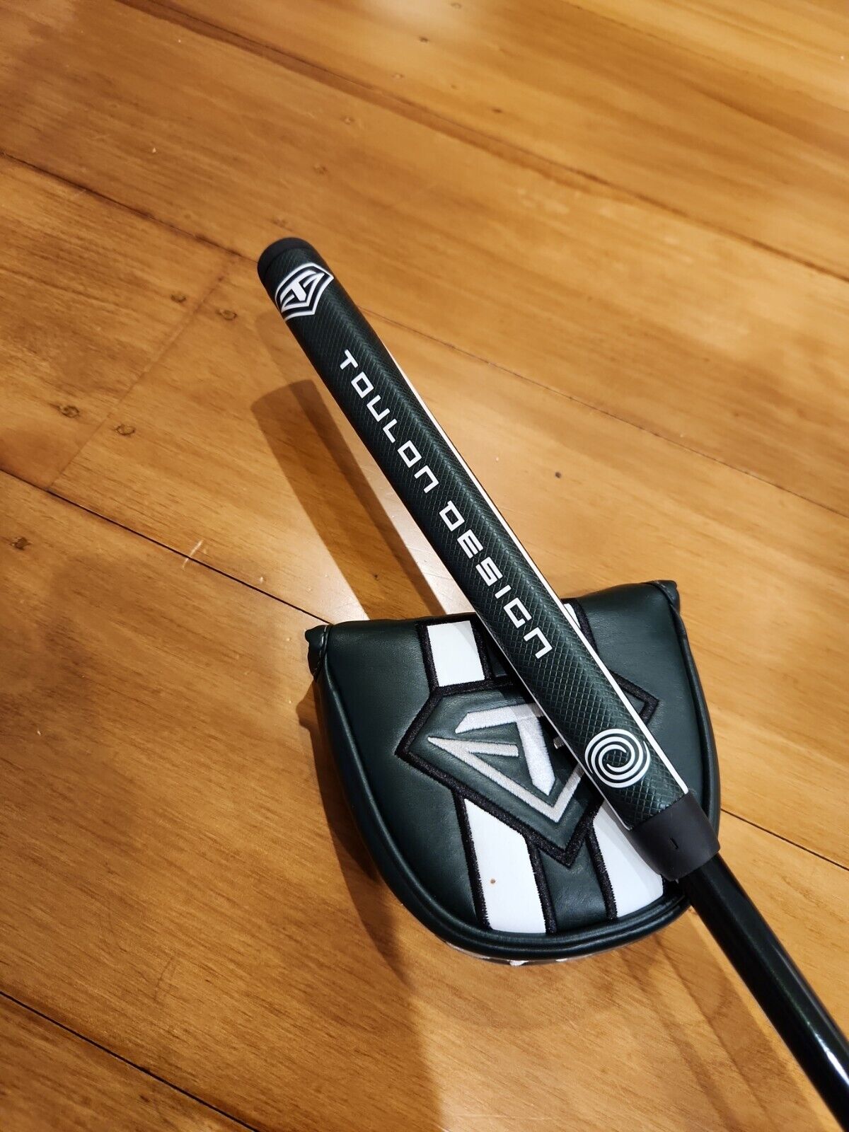 ODYSSEY TOULON DESIGN MEMPHIS PUTTER - MINT CONDITION