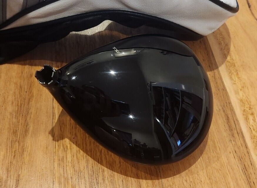 TITLEIST TSi4 9°- DRIVER HEAD ONLY EXCELLENT CONDITION