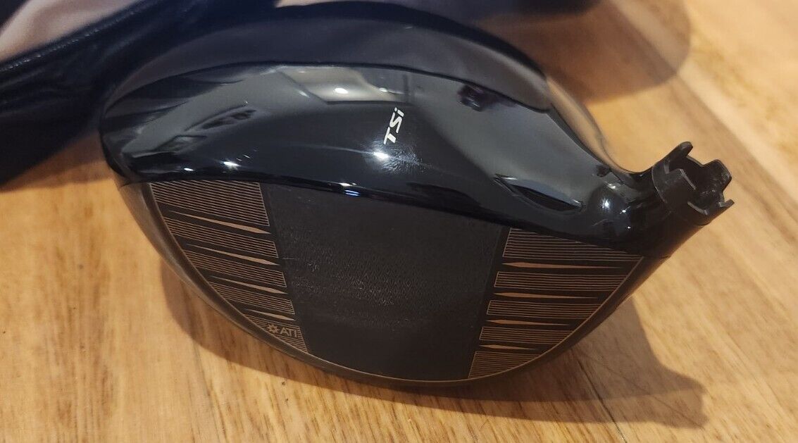 TITLEIST TSi4 9°- DRIVER HEAD ONLY EXCELLENT CONDITION