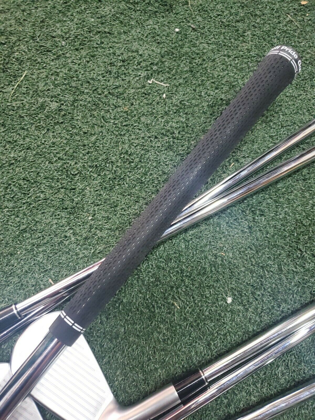 SRIXON ZX7 FORGED IRONS 4i-9I - PROJEXT X LZ 6.5 125 SHAFTS - MINT CONDITION