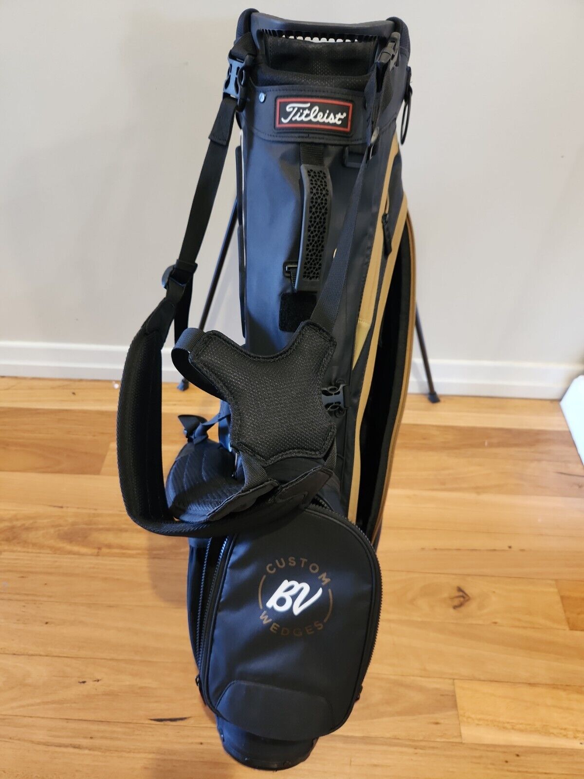 TITLEIST BV VOKEY BLACK GOLD GOLF CARRY STAND BAG - MINT CONDITION