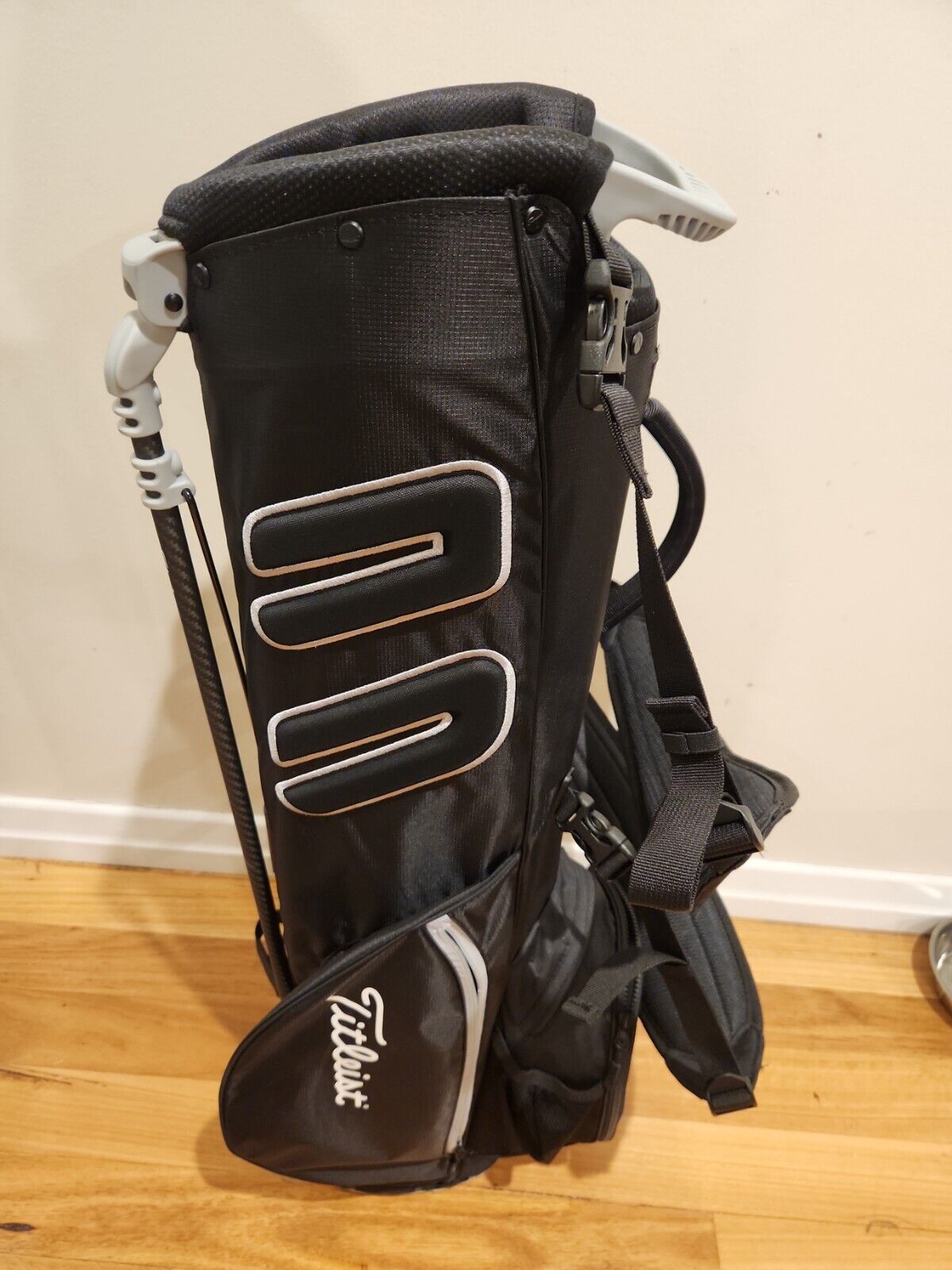 TITLEIST BLACK GOLF CARRY STAND BAG - BRAND NEW