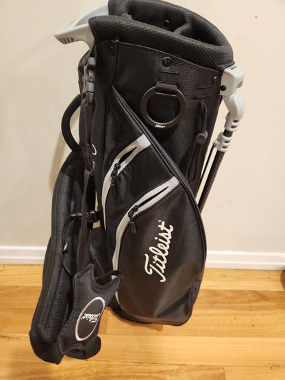 TITLEIST BLACK GOLF CARRY STAND BAG - BRAND NEW